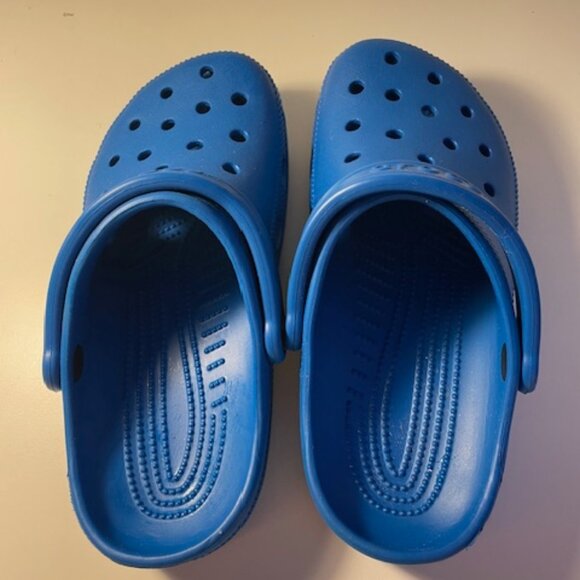 Bright Blue Classic Crocs Size 6 New - Picture 5 of 5